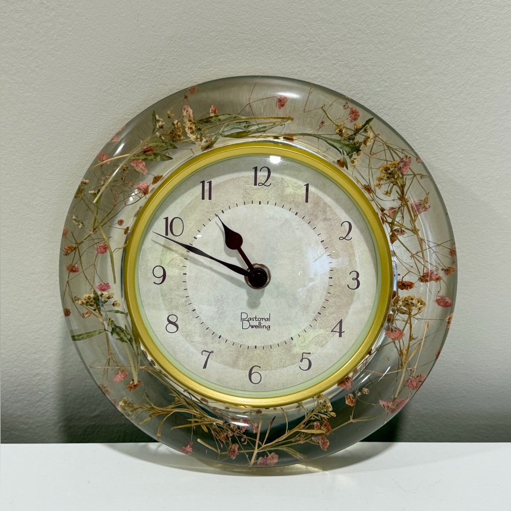 Lucite Wall Clock Pastoral Dwelling Clear Resin With Dried Flowers